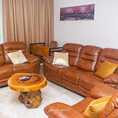 Luxury 2 Bedroom Apartment With Huge Balcony , Pool, Gym At Tribute House Accra Buitenkant foto