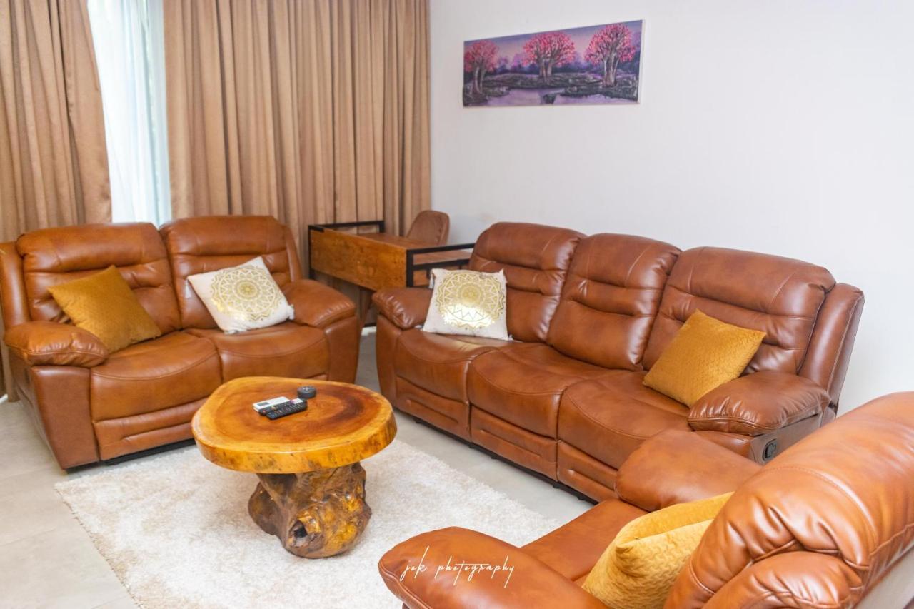 Luxury 2 Bedroom Apartment With Huge Balcony , Pool, Gym At Tribute House Accra Buitenkant foto