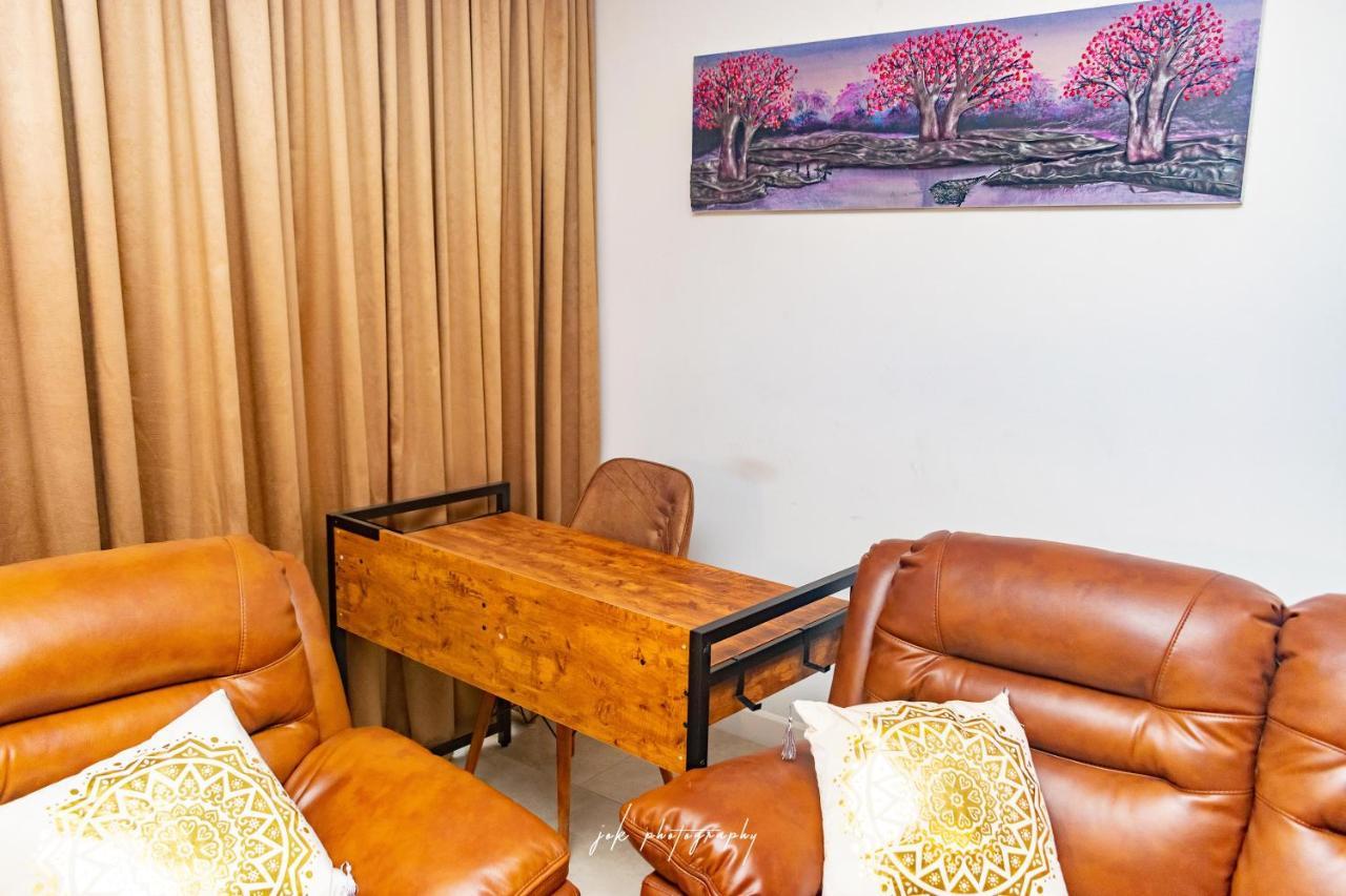 Luxury 2 Bedroom Apartment With Huge Balcony , Pool, Gym At Tribute House Accra Buitenkant foto